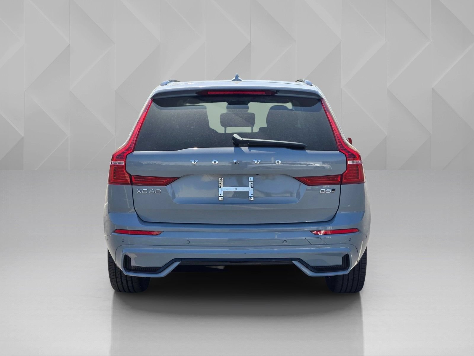 Certified 2025 Volvo XC60 B5 Plus AWD/4WD image 7