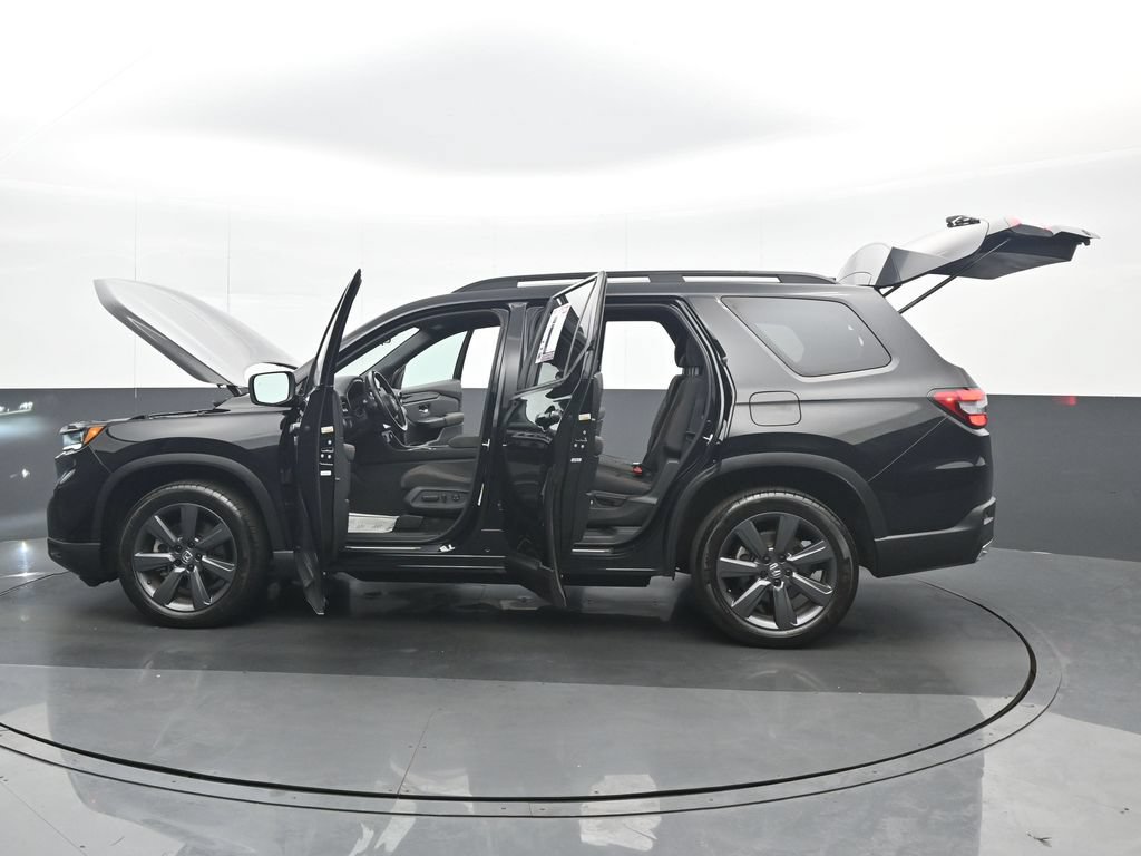 Used 2025 Honda Pilot Sport image 38