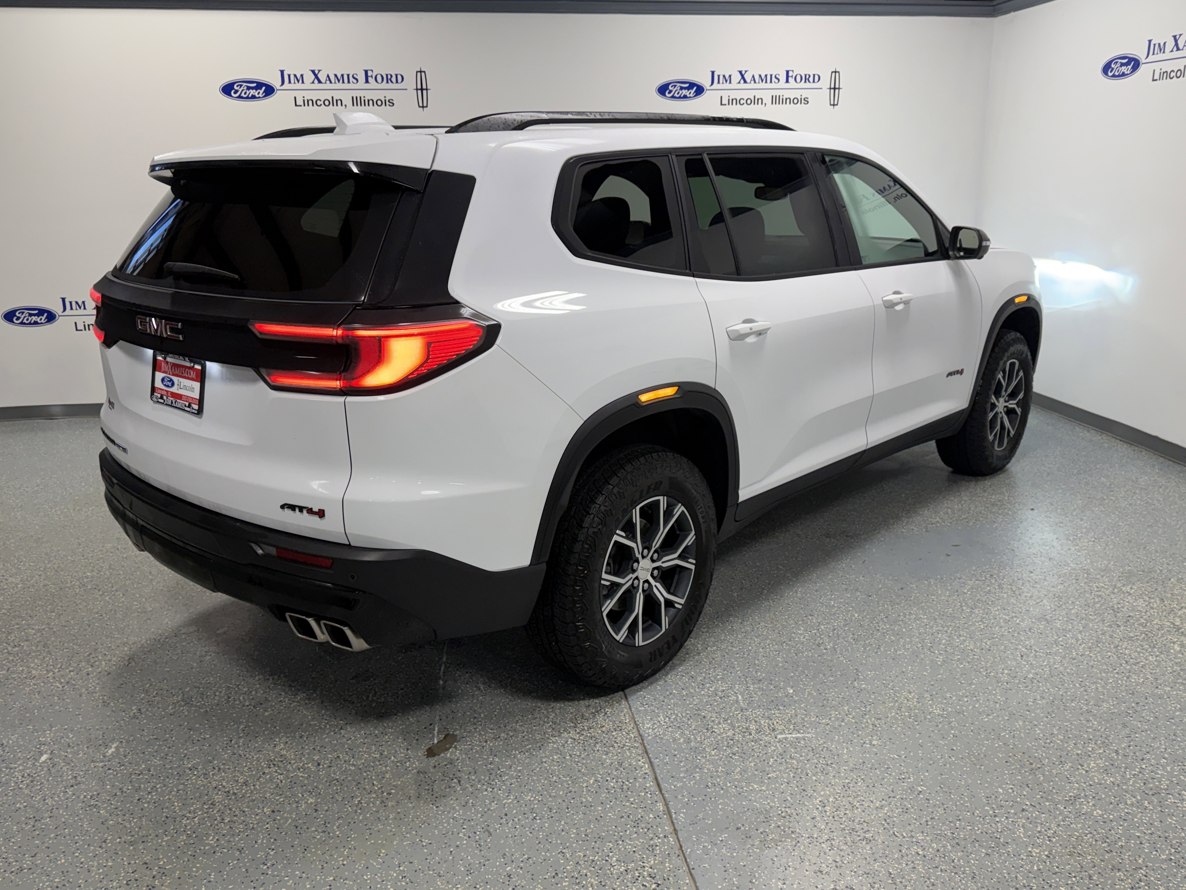 Used 2025 GMC Acadia AT4 w/ Luxury Package image 6