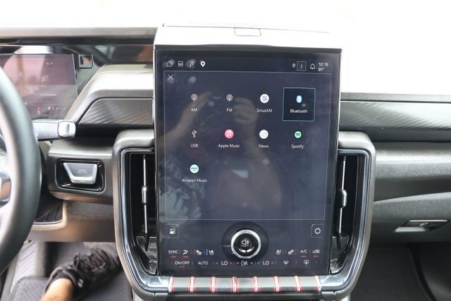 Used 2025 GMC Yukon AT4 AWD/4WD image 20