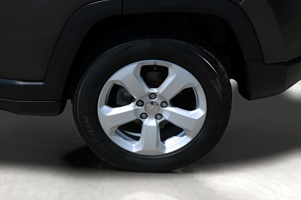 Used 2021 Jeep Compass Latitude w/ Driver Assistance Group AWD/4WD image 9