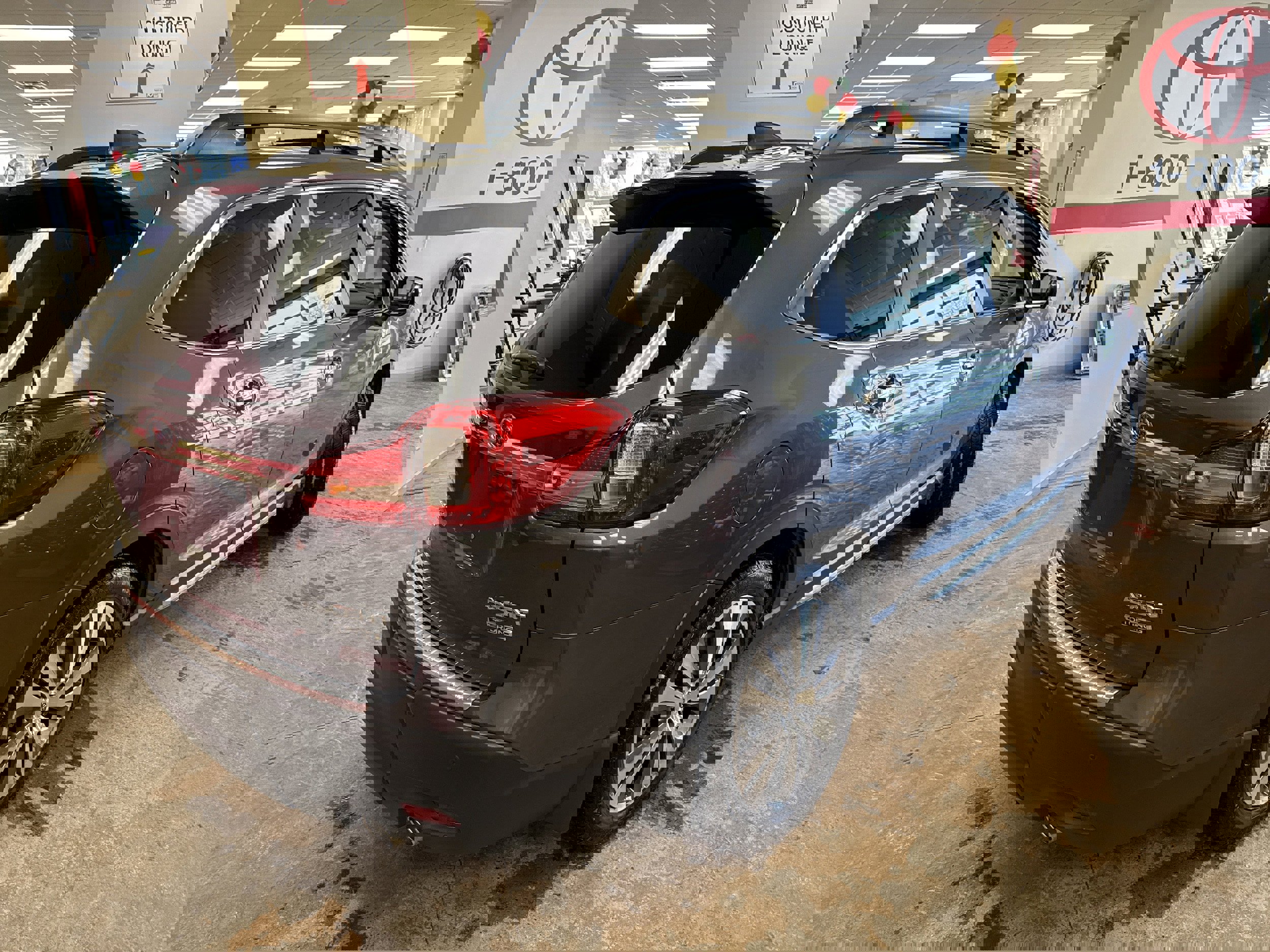 Used 2022 Subaru Ascent Touring w/ Popular Package #2A image 14