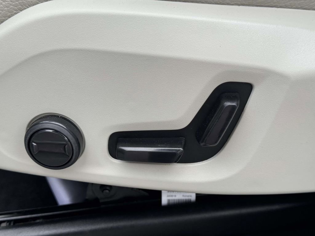 Used 2023 Volvo XC90 B6 Plus w/ Protection Package Premier image 17