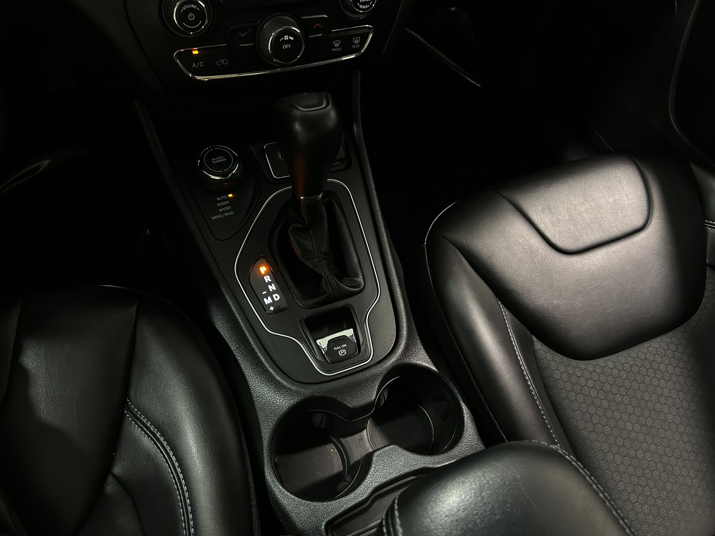 Used 2019 Jeep Cherokee Latitude Plus AWD/4WD image 13