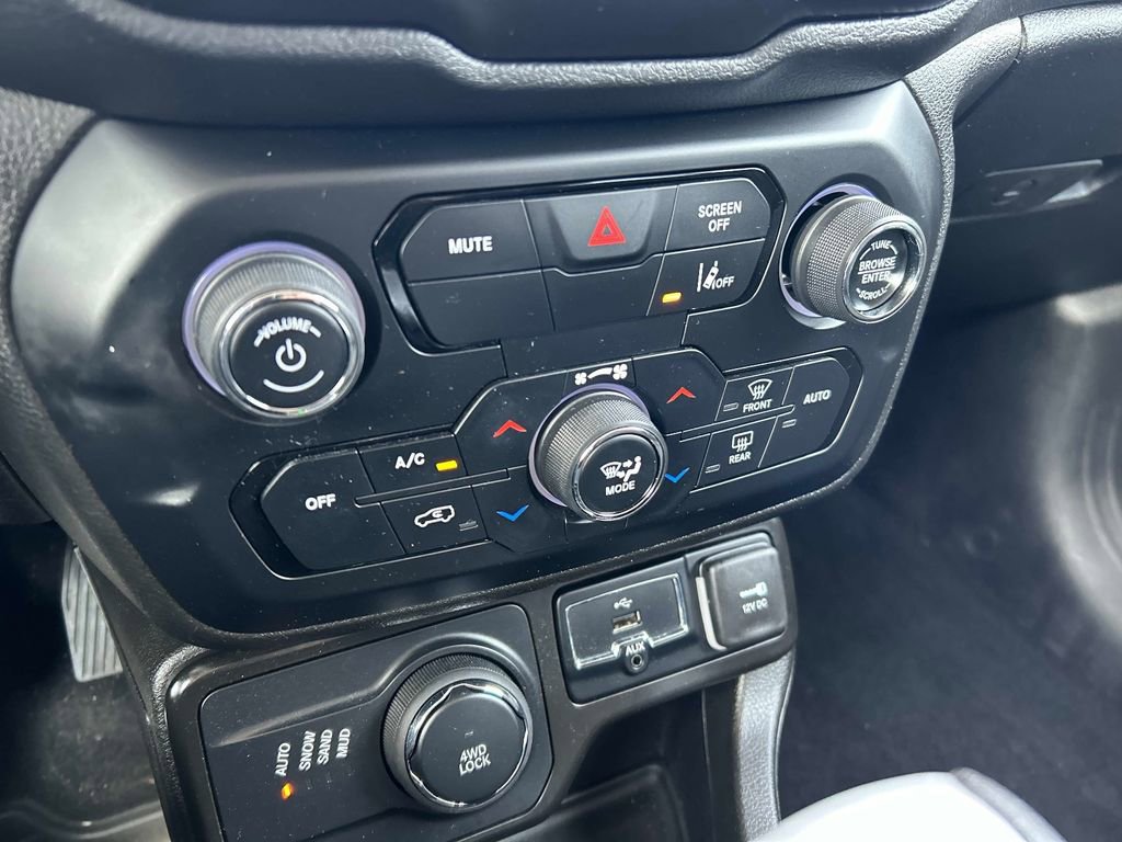 Certified 2023 Jeep Renegade Latitude w/ Premium Group image 32