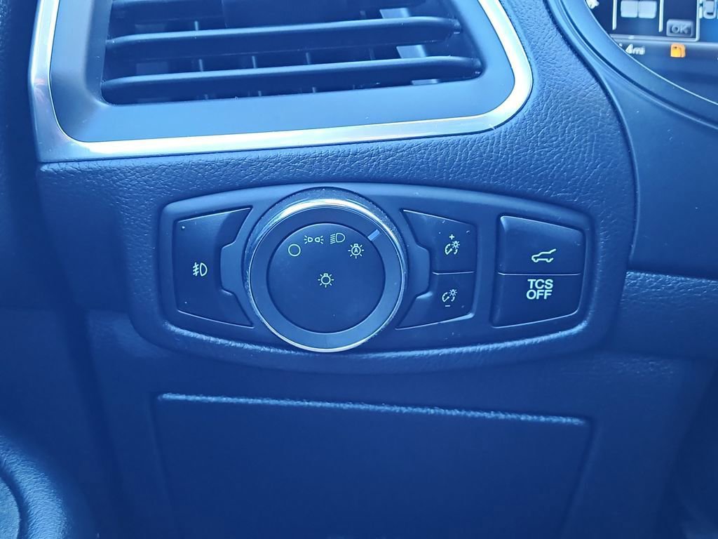 Used 2024 Ford Edge Titanium image 23