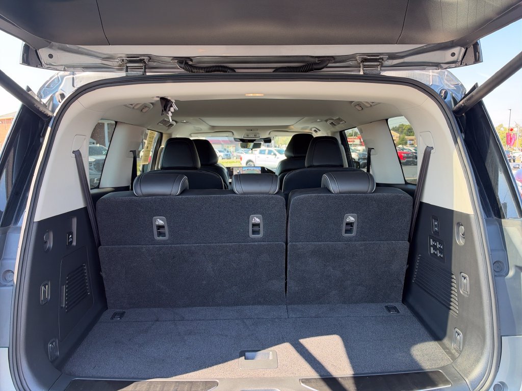 Used 2025 INFINITI QX80 Sensory AWD/4WD image 9