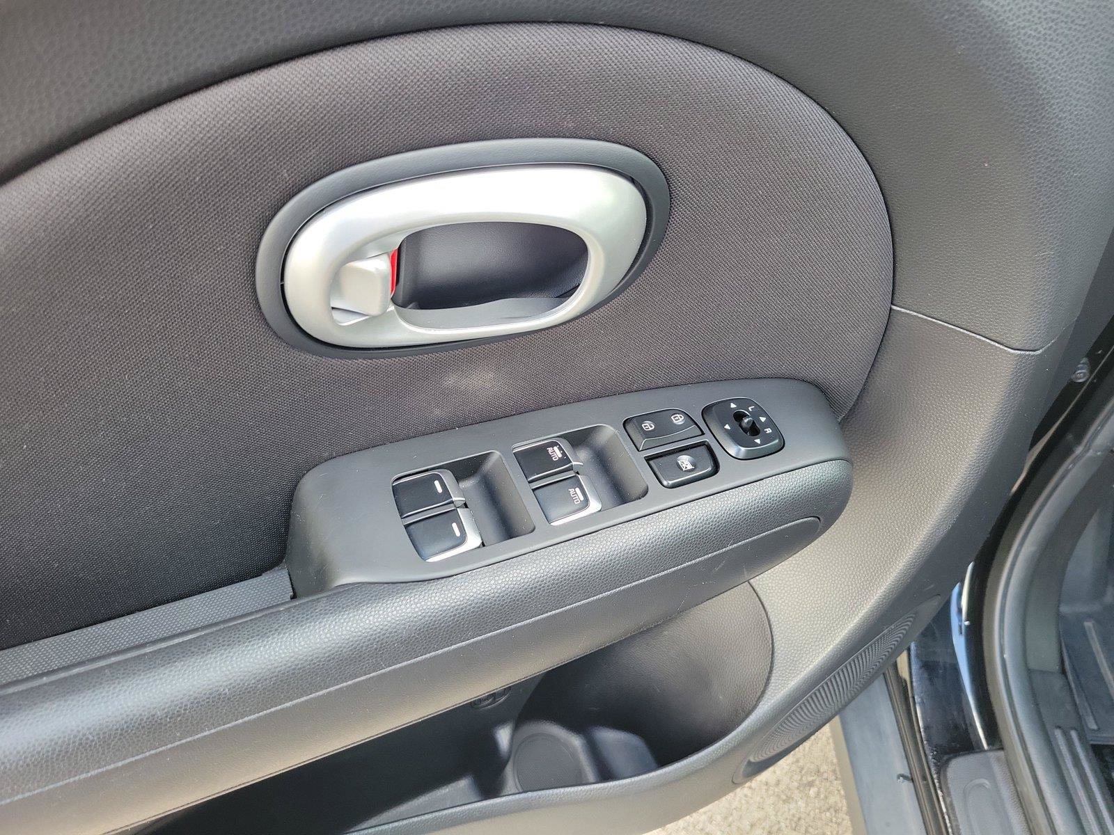 Used 2018 Kia Soul + FWD image 23