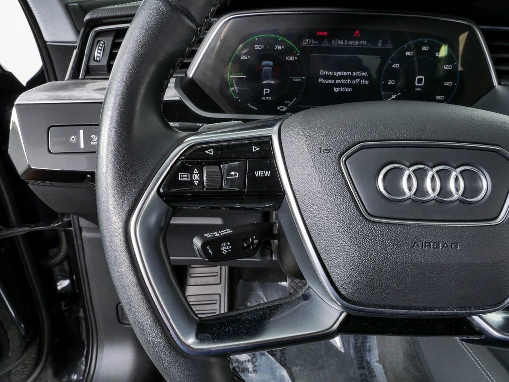 Used 2022 Audi e-tron Premium Plus w/ Premium Plus Package AWD/4WD image 10