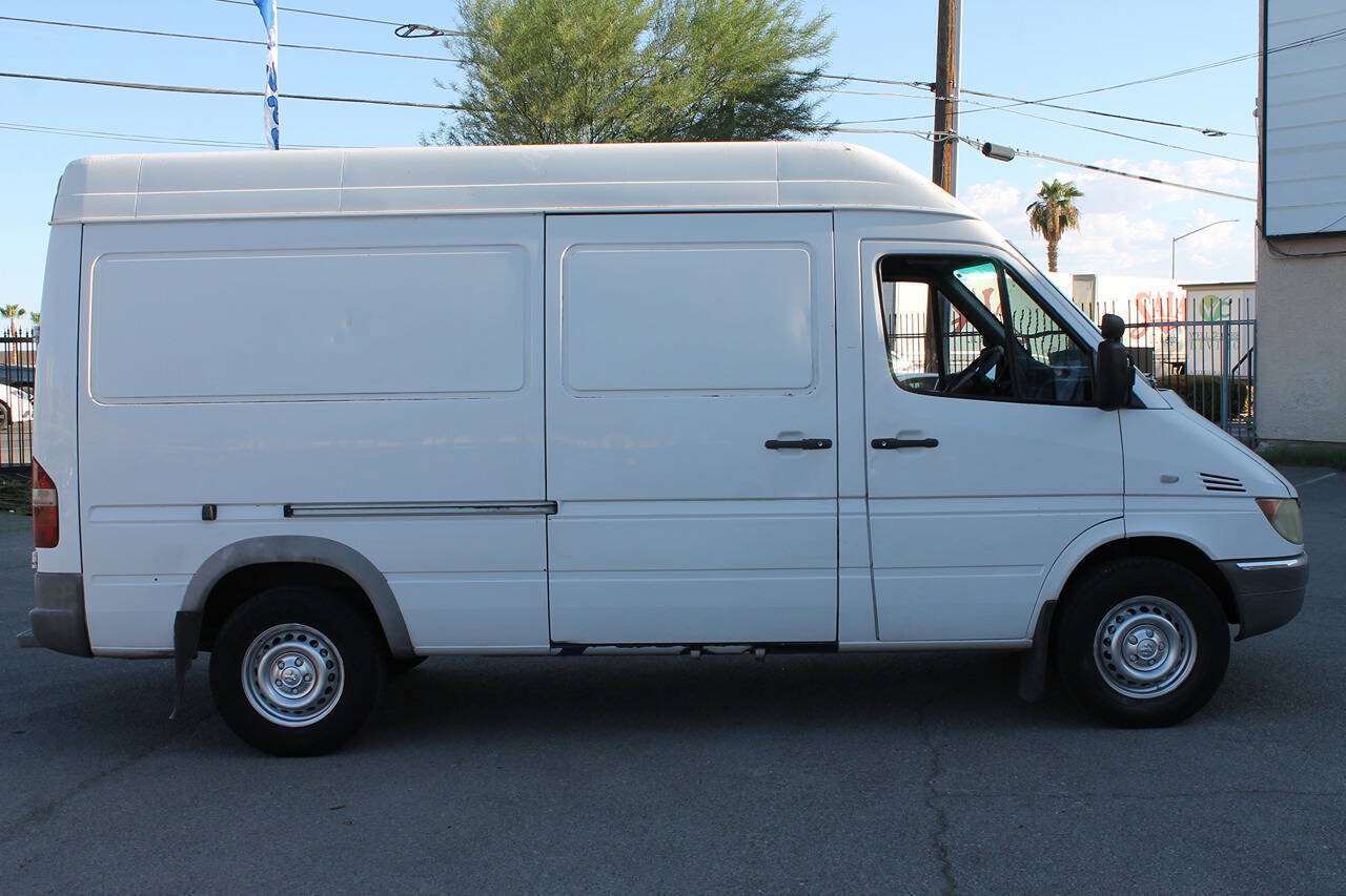 Used 2005 Dodge Sprinter 2500 w/ PWR Convenience Group RWD image 9