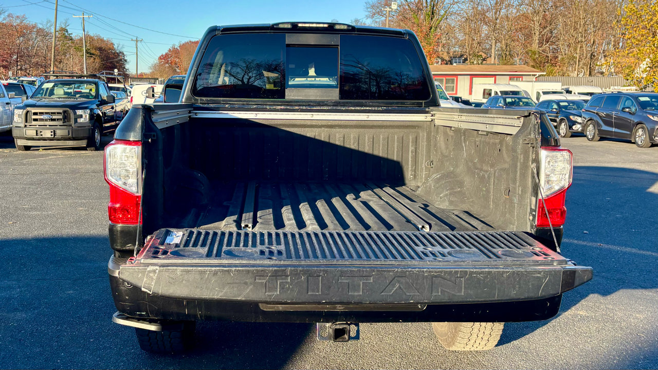 Used 2018 Nissan Titan PRO-4X w/ Pro-4x Convenience Package image 9