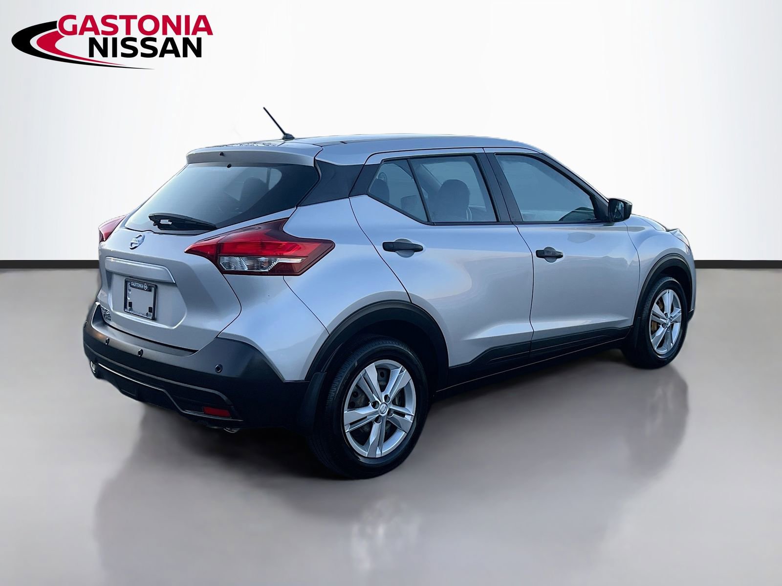 Used 2020 Nissan Kicks S image 9