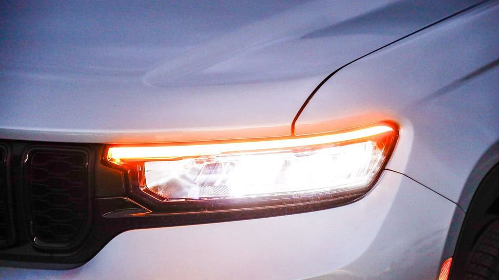 New 2025 Jeep Grand Cherokee L Limited w/ Black Appearance Package image 5