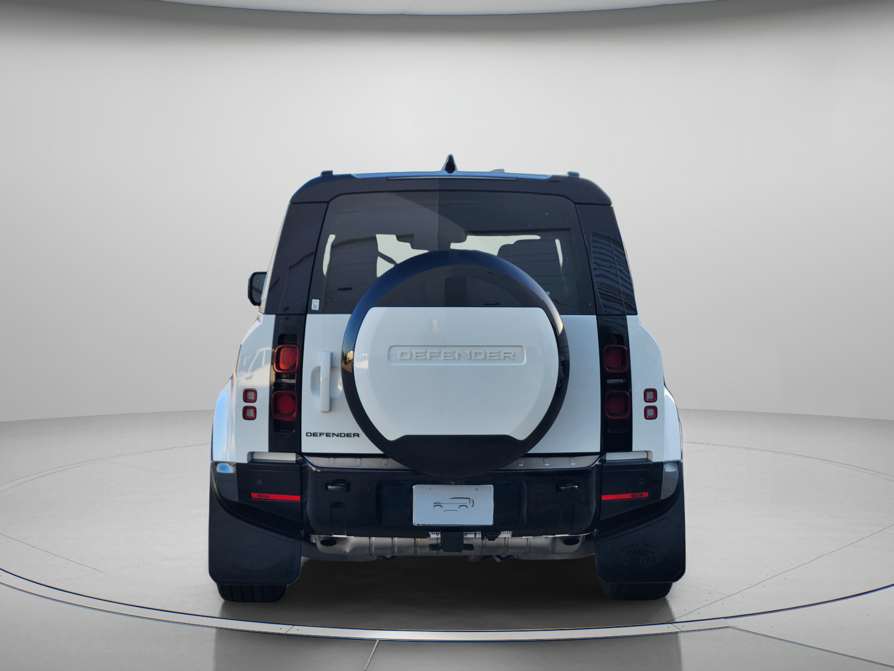Certified 2024 Land Rover Defender 110 X-Dynamic SE AWD/4WD image 4