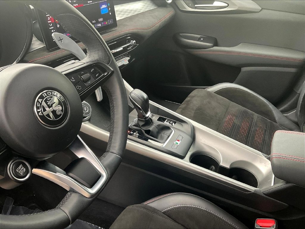 Used 2024 Alfa Romeo Tonale Veloce AWD/4WD image 18