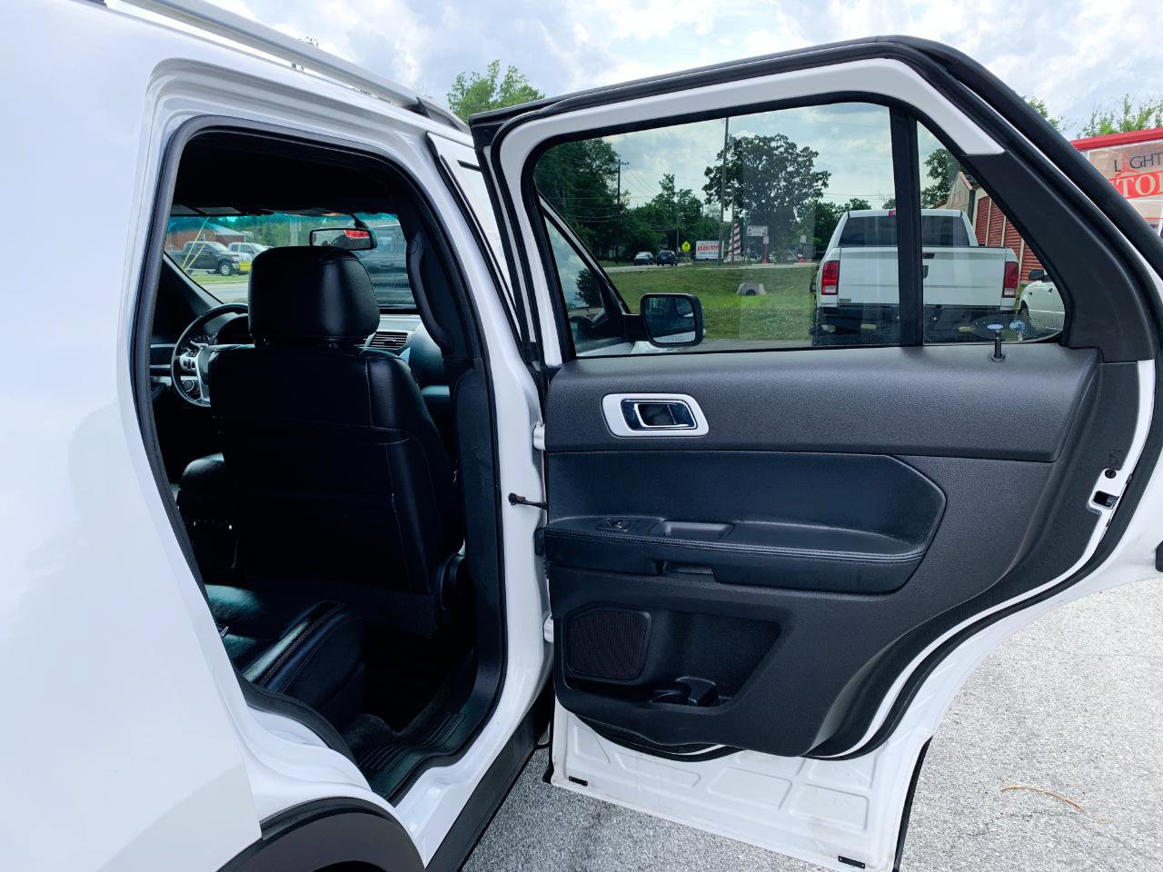 Used 2015 Ford Explorer XLT w/ Equipment Group 202B AWD/4WD image 35
