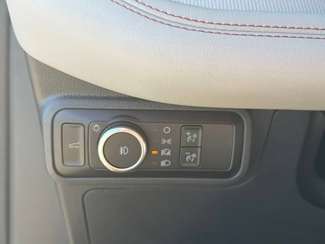 Used 2025 Ford Explorer Active w/ Active Comfort Package RWD image 33