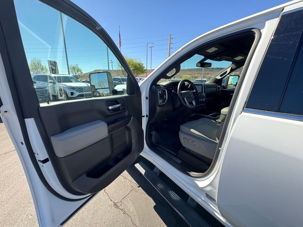 Used 2022 GMC Sierra 2500 SLT w/ SLT Convenience Package image 9