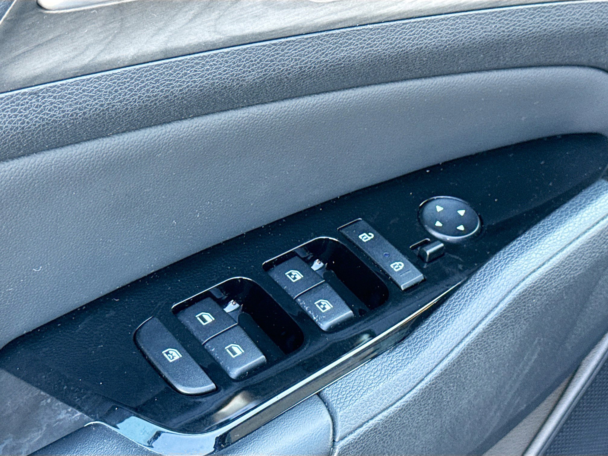 Used 2024 Kia Sportage X-Line w/ X-Line Premium Package image 8