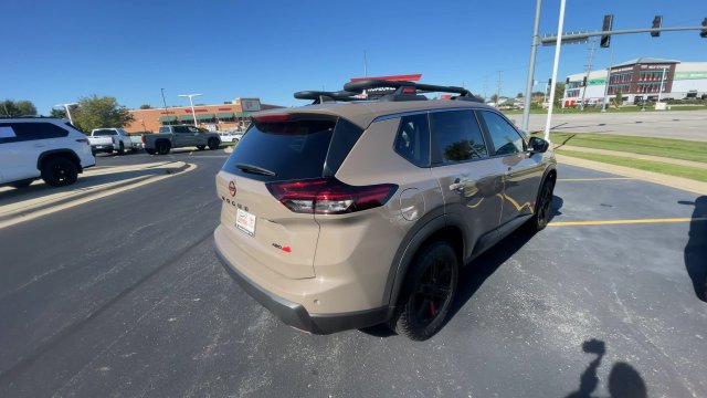 Used 2025 Nissan Rogue SV AWD/4WD image 2