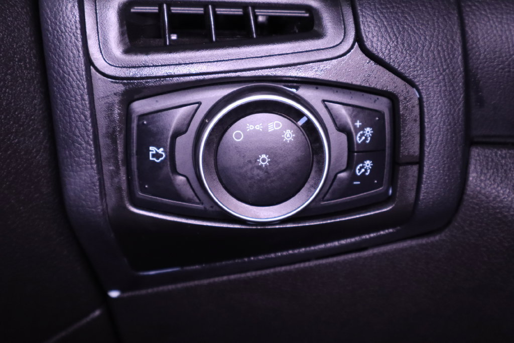 Used 2015 Ford Focus SE FWD image 24