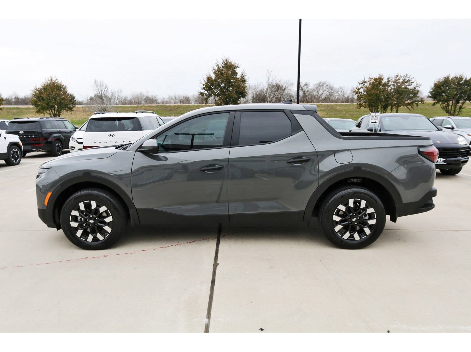 Certified 2025 Hyundai Santa Cruz SE image 5