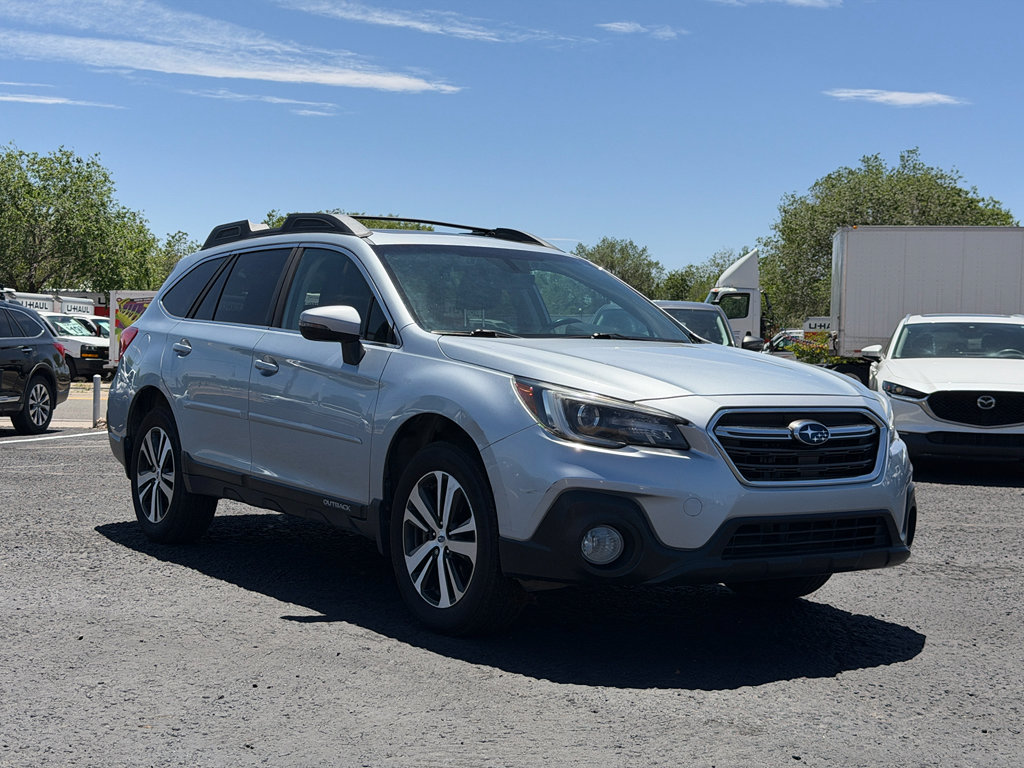 Used 2018 Subaru Outback 2.5i Limited AWD/4WD image 3