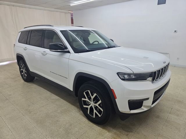 Used 2023 Jeep Grand Cherokee L Limited w/ Trailer Tow Group (B) AWD/4WD image 16