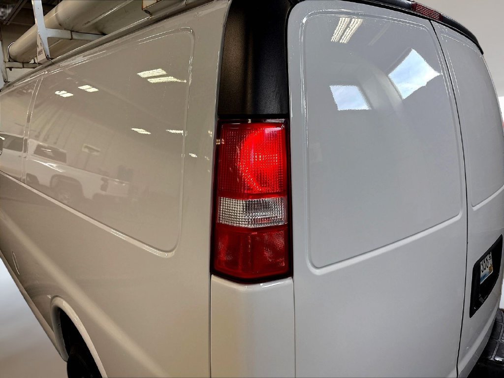 Used 2019 Chevrolet Express 3500 Extended RWD image 24