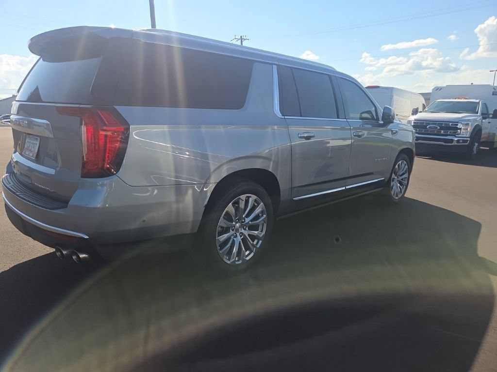 Used 2024 GMC Yukon XL Denali w/ Denali Reserve Package AWD/4WD image 10
