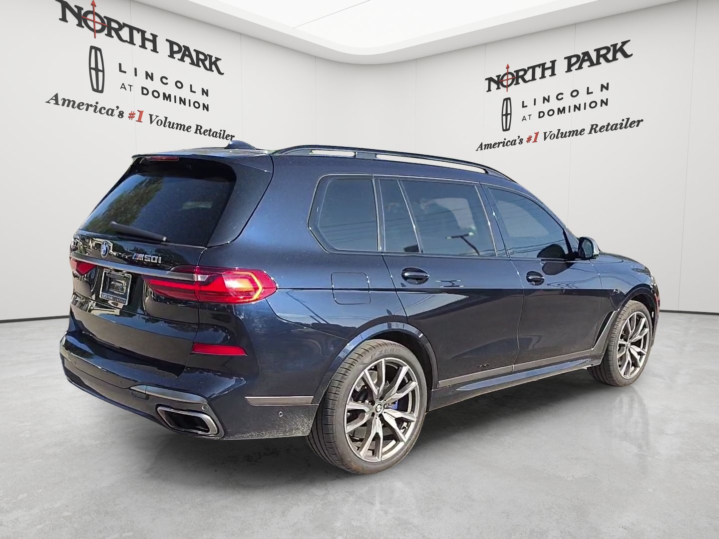 Used 2022 BMW X7 M50i w/ Dynamic Handling Package AWD/4WD image 5