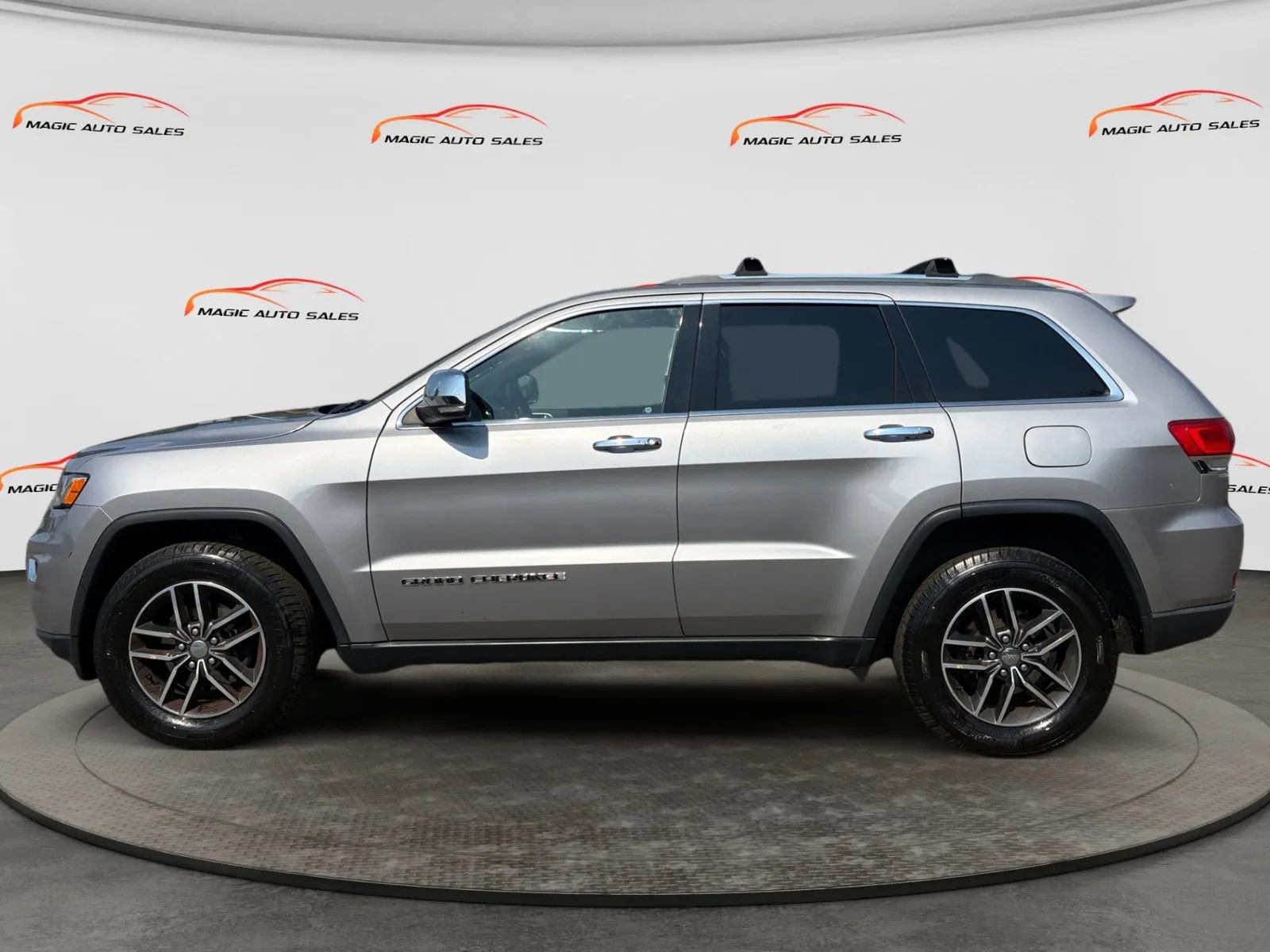 Used 2018 Jeep Grand Cherokee Limited AWD/4WD image 7