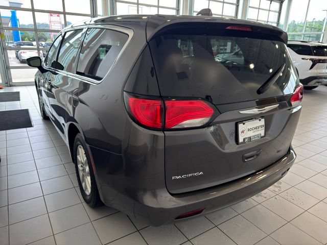 Used 2017 Chrysler Pacifica Touring FWD image 36