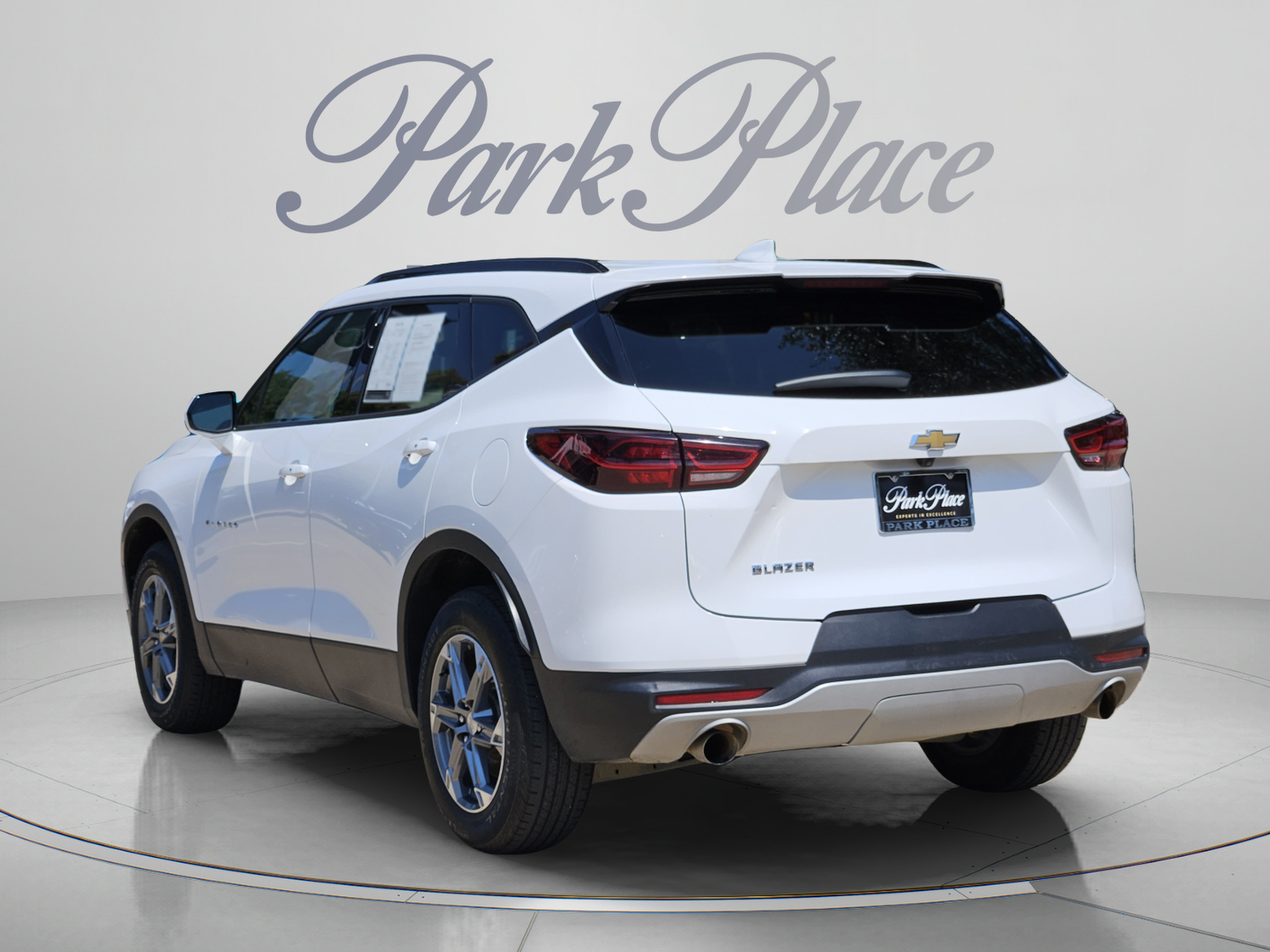 Used 2023 Chevrolet Blazer LT w/ Convenience Package FWD image 3