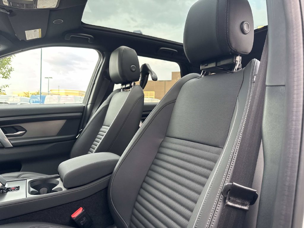 New 2026 Land Rover Discovery Sport Landmark AWD/4WD image 21