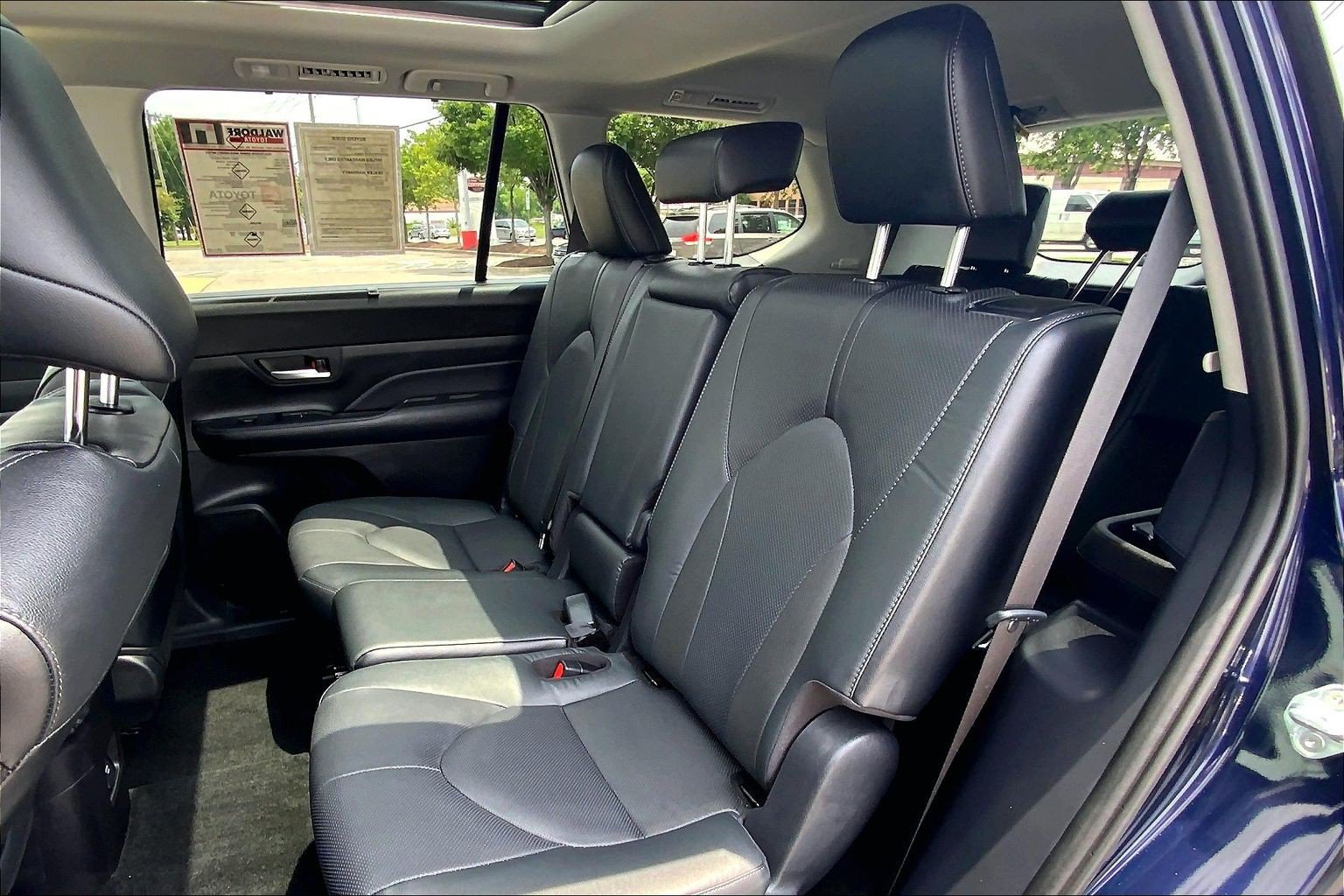 Used 2025 Toyota Grand Highlander AWD image 31