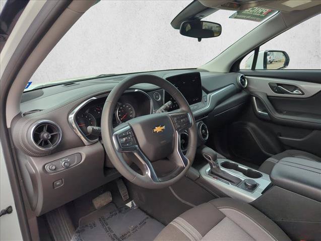 Used 2025 Chevrolet Blazer LT FWD image 11