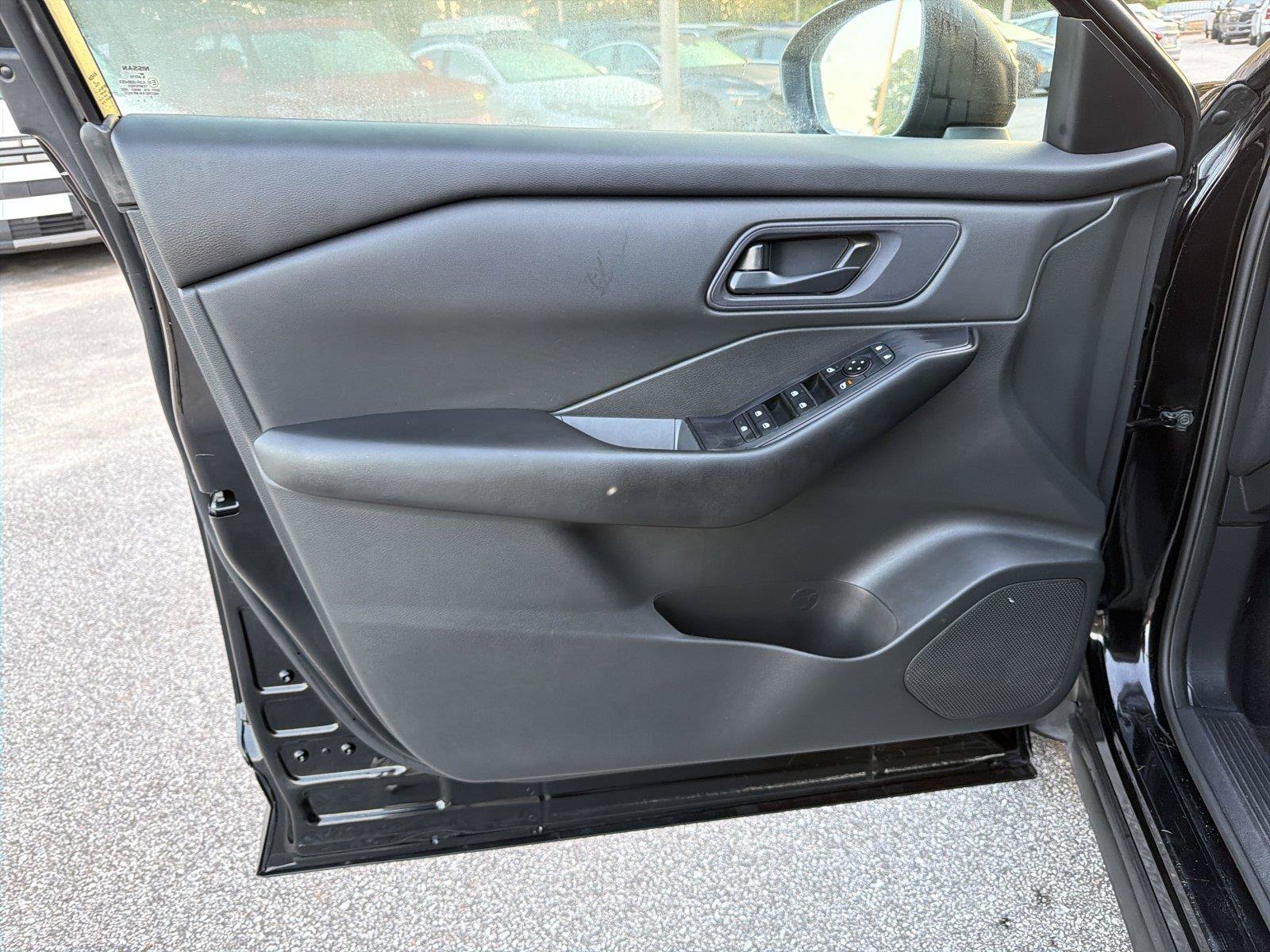 Used 2024 Nissan Rogue S AWD/4WD image 9
