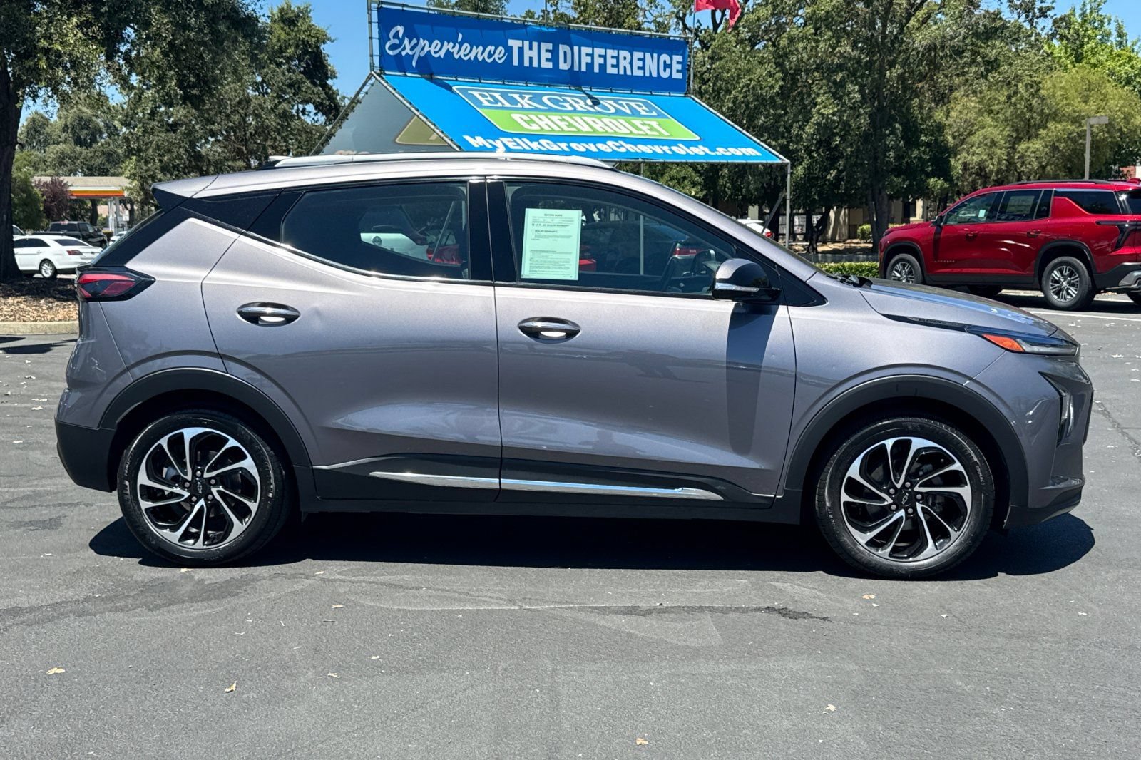 Used 2022 Chevrolet Bolt EUV Premier FWD image 2