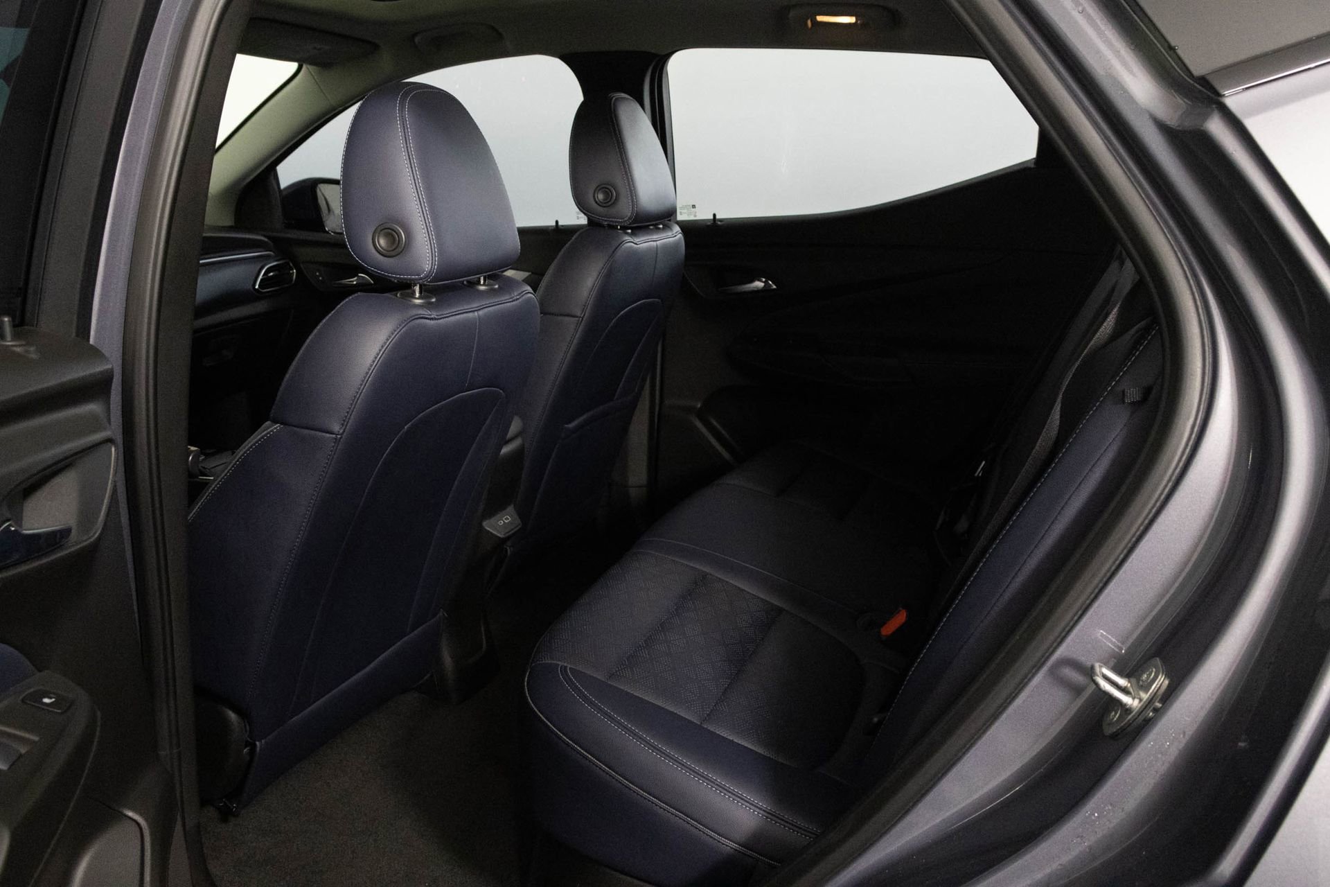 Used 2022 Chevrolet Bolt EUV Premier w/ Sun & Sound Package image 35