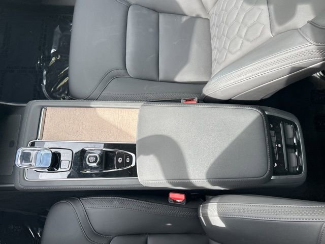 Certified 2025 Volvo XC90 B6 Plus image 26