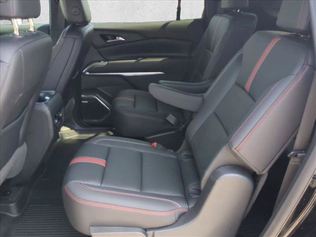 Used 2024 Chevrolet Traverse RS FWD image 18