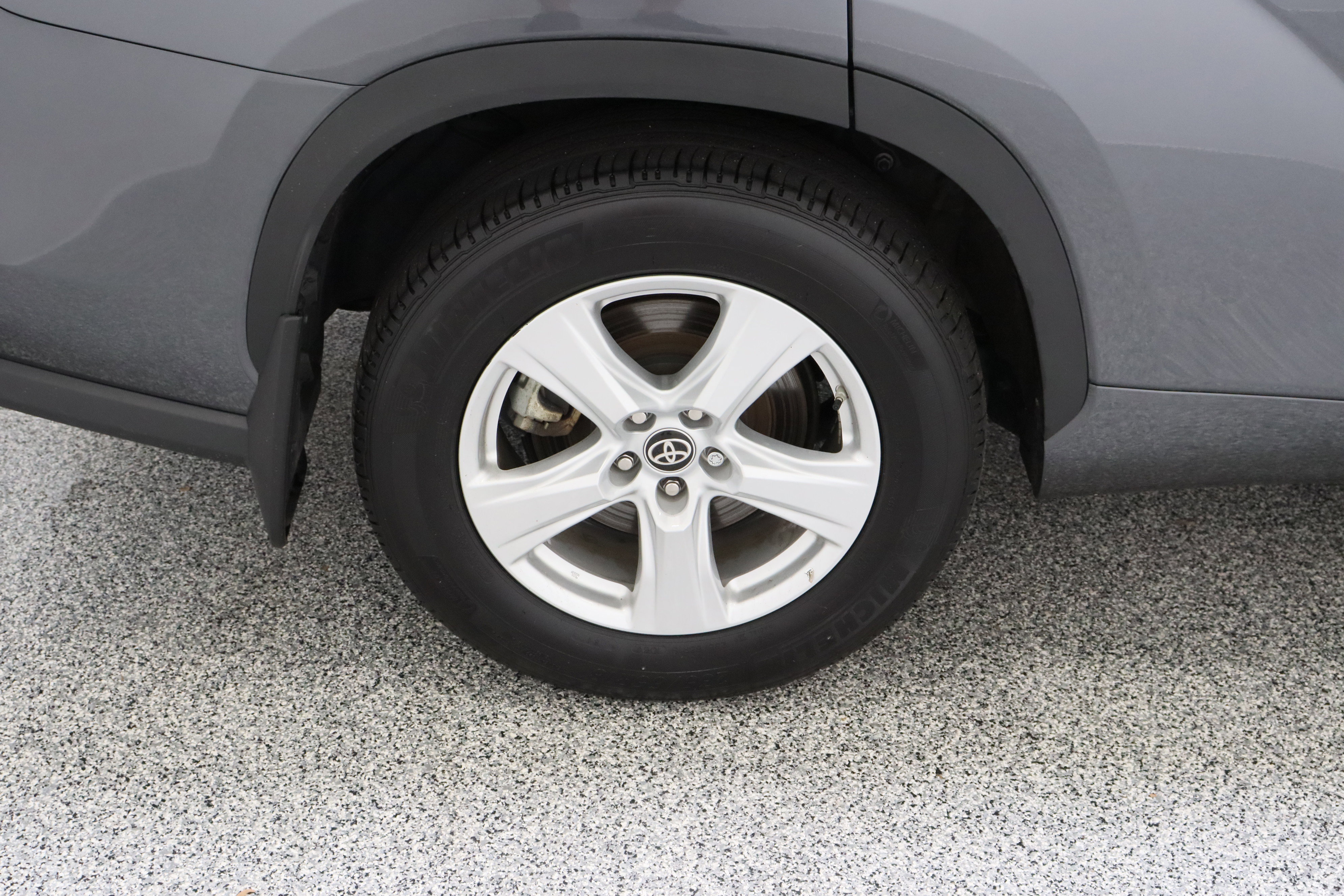 Certified 2025 Toyota Highlander LE image 6