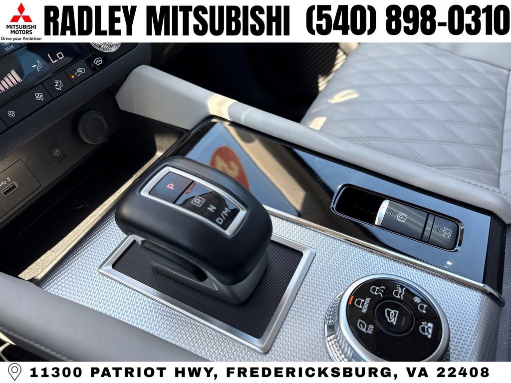 Used 2023 Mitsubishi Outlander SEL AWD/4WD image 11