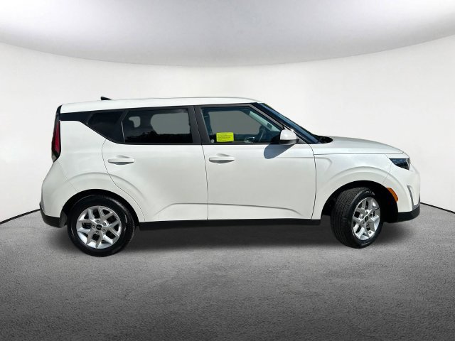 Used 2025 Kia Soul LX FWD image 15