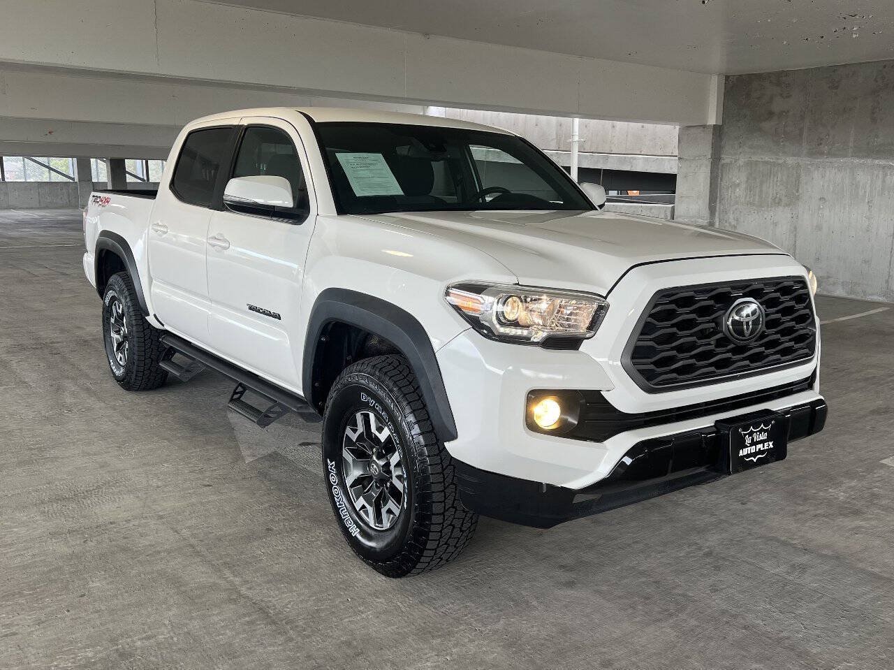 Used 2021 Toyota Tacoma TRD Off-Road w/ Technology Package AWD/4WD image 9