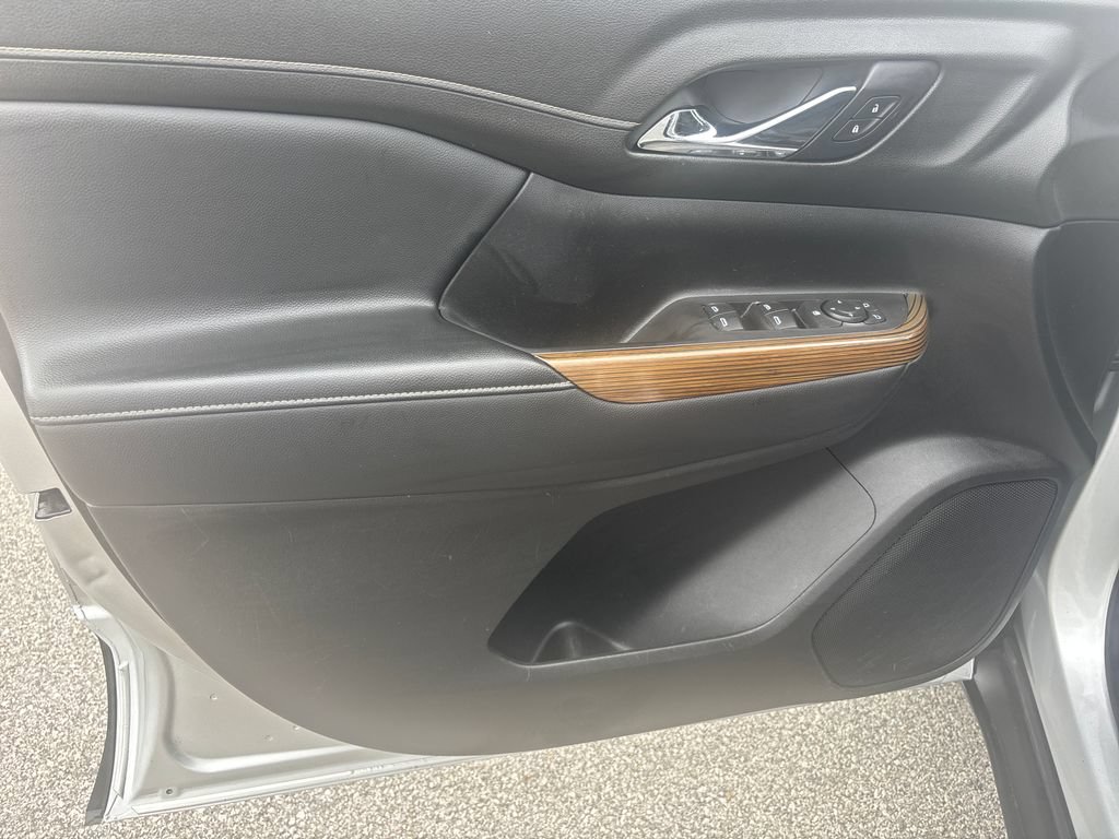 Used 2020 GMC Acadia SLE FWD image 15