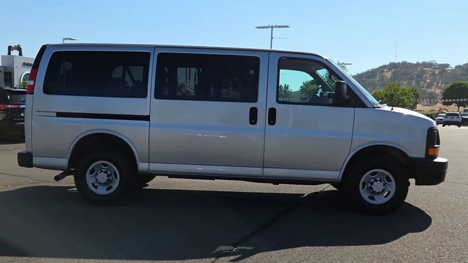 Used 2017 Chevrolet Express 2500 LS RWD image 9