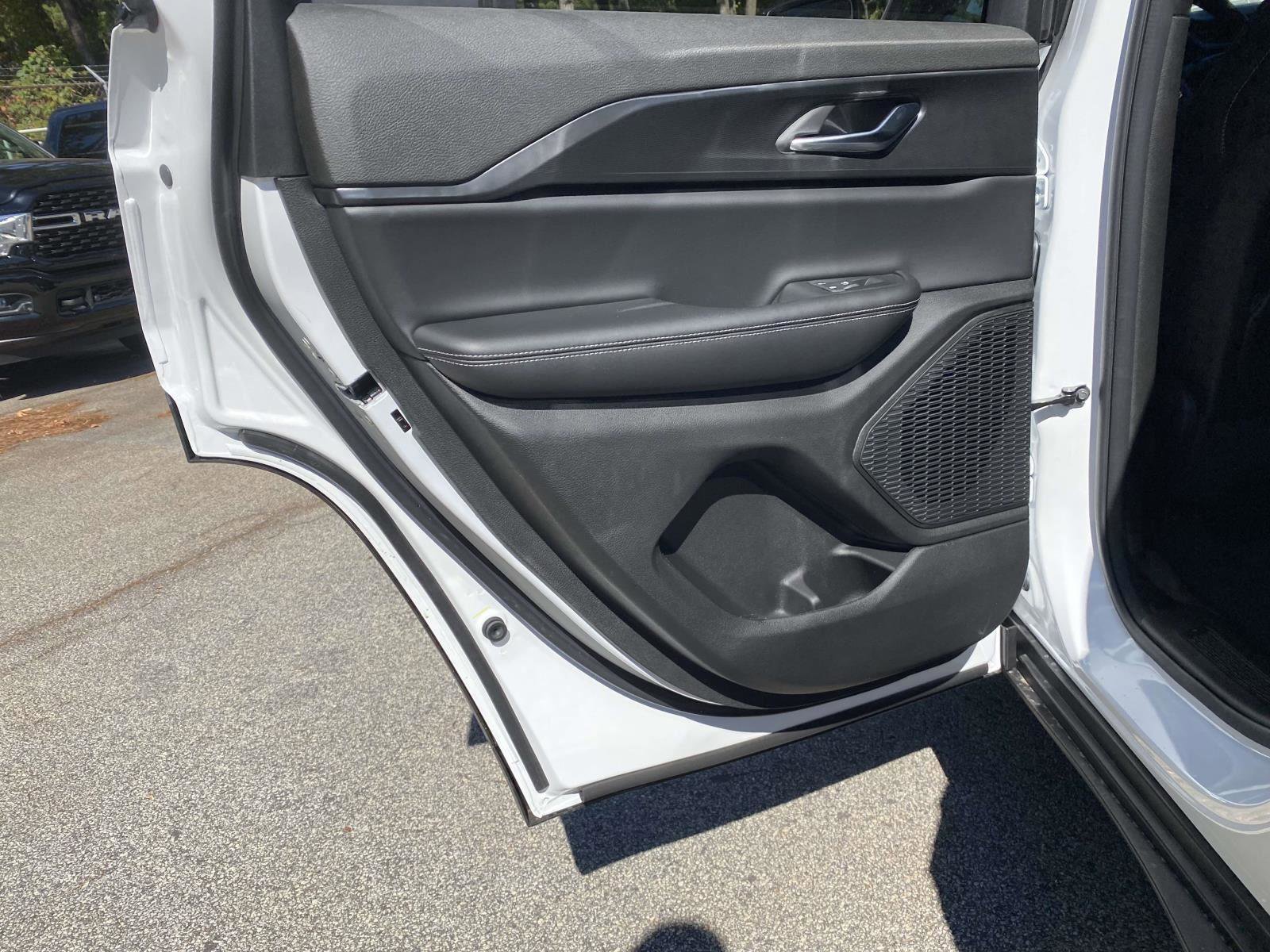 New 2025 Jeep Grand Cherokee Laredo X w/ Luxury Tech Group I image 13