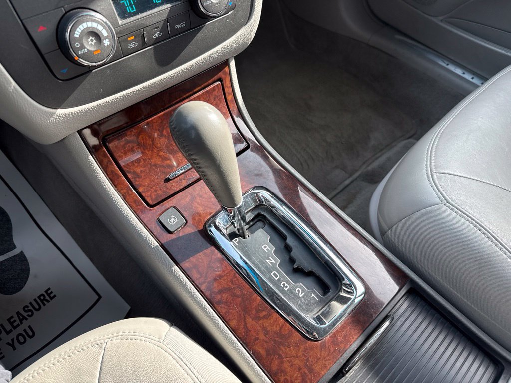 Used 2011 Buick Lucerne CXL FWD image 32